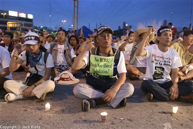 韩国农民在墨西哥进行反对WTO的示威活动