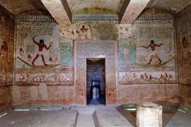 图5：本尼哈桑洪努霍太普二世墓外室东壁壁画全貌