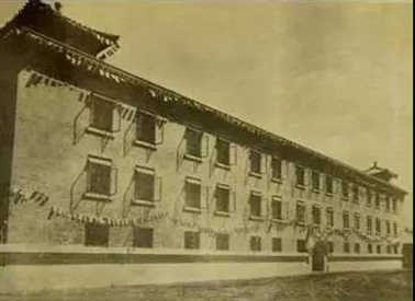 1936年12月，存上海文物全部运存南京朝天宫保存库。 1937年1月1日，国立北平故宫博物院南京分院正式成立。