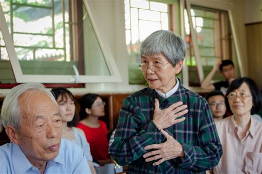 6、樊锦诗在北大文研院讲《敦煌保护研究三十年》，丈夫彭金章随行.jpg